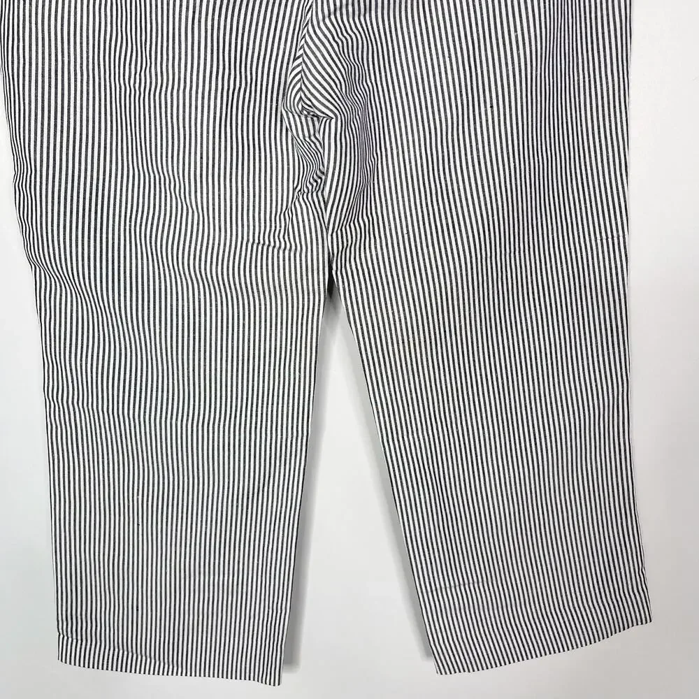 Banana Republic Womens 4P Petite White Blue Logan Seersucker Stripe Cropped Pant
